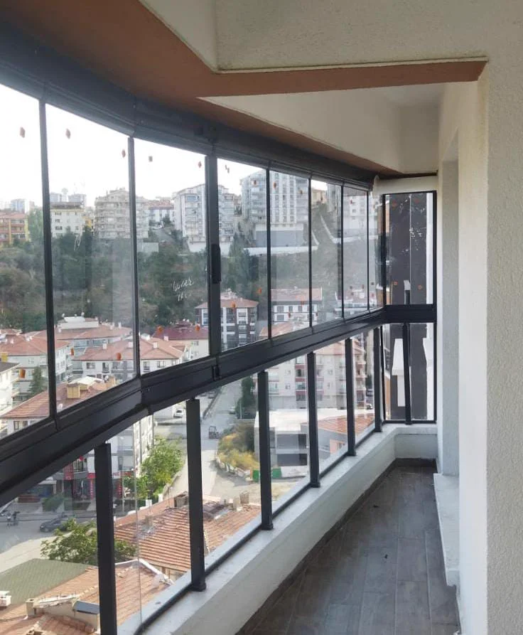 Ankara cam balkon, duşakabin, alüminyum doğrama montaj süreci - Arda Pen ekibi çalışırken
